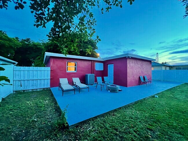 Building Photo - 7825 Miramar Pkwy