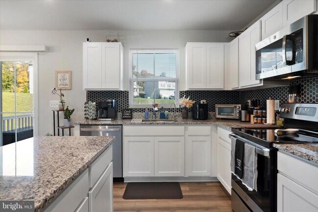 Building Photo - 206 Spring Pl