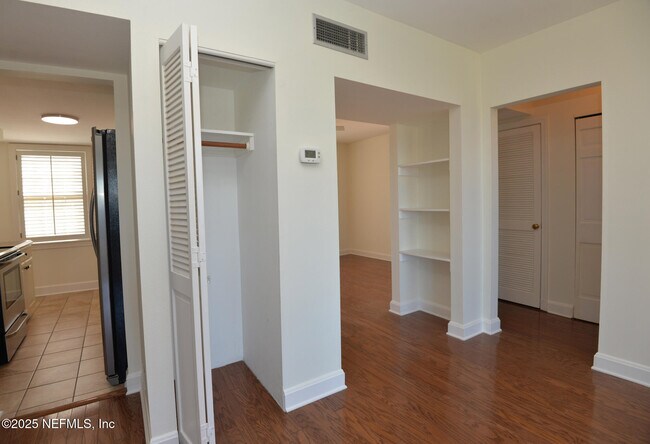 Building Photo - 1526 Palm Ave