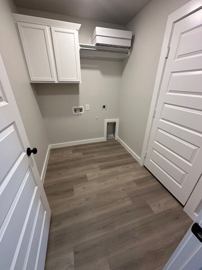 Building Photo - Welcome to Beacon Pointe!