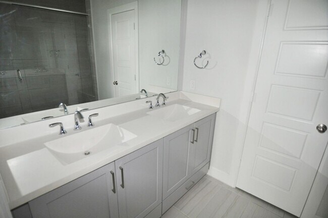 Building Photo - Trinity Grove ~ Skyline Views! $2,999 for ...