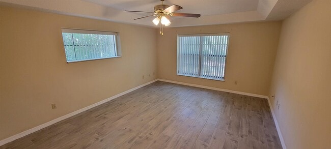 Building Photo - 305 Raintree Trail