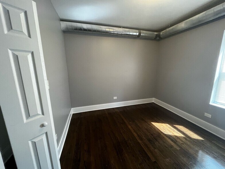 Building Photo - 7517 S Yale Ave