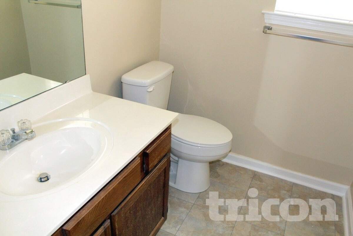 Building Photo - 223 Green Rose Rd