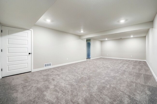 Building Photo - {18021} Southpointe Ranch + Finished Basem...