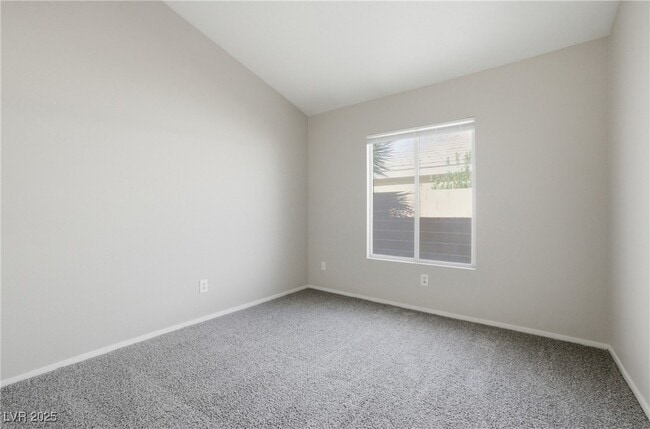 Building Photo - 5555 Airview Ct