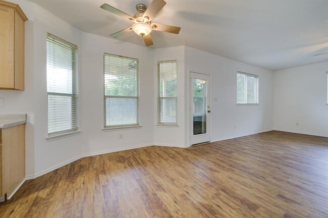 Building Photo - 1112 Sundrop Pl