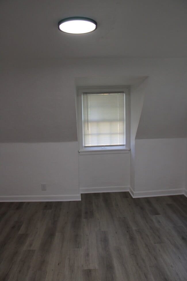 Building Photo - 2bed 1bath in Midtown