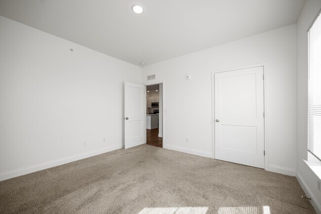Building Photo - 231 Walton Ave