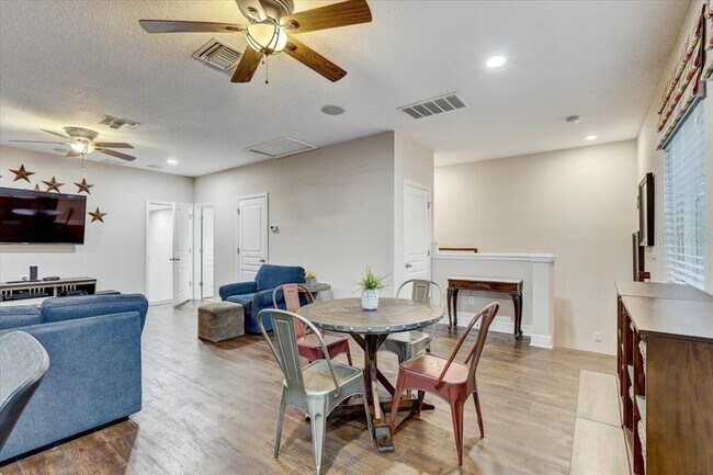 Building Photo - 7209 Meeting House Ln