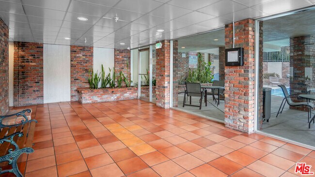 Building Photo - 2260 N Cahuenga Blvd