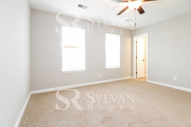 Building Photo - 520 Country Garden Dr