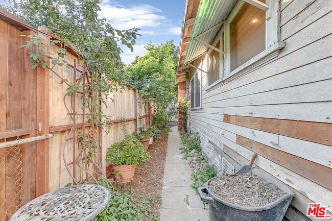 Building Photo - 6220 Hayes Ave