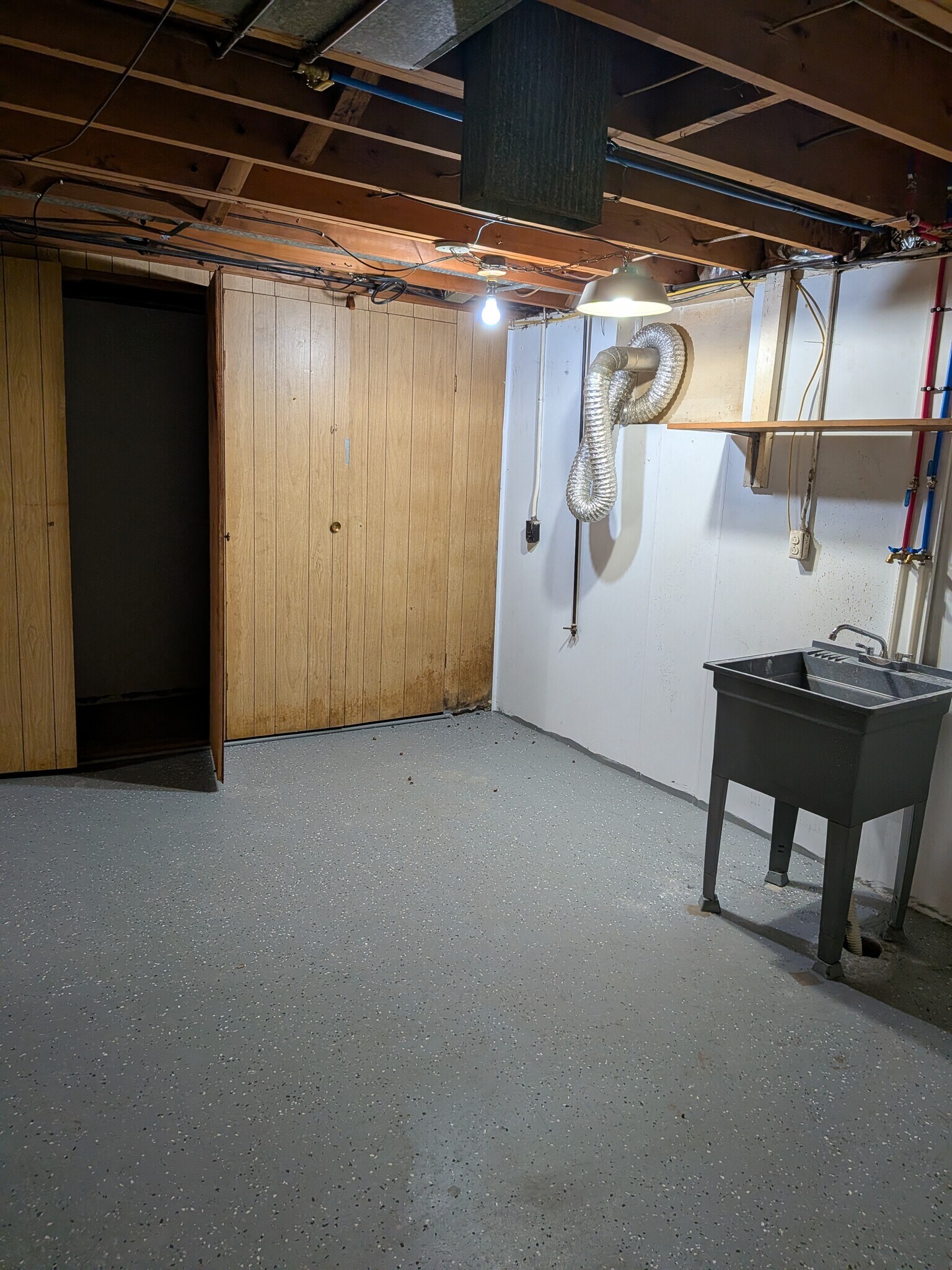Basement Laundry - 2863 Cedar Hill Rd