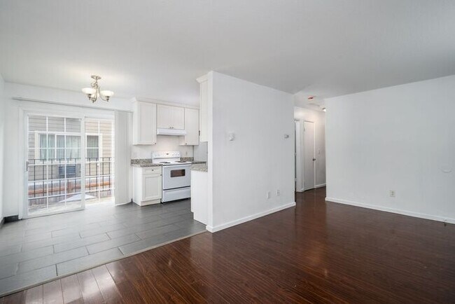 Building Photo - 2 bedroom in Roseway!! Pets OK!