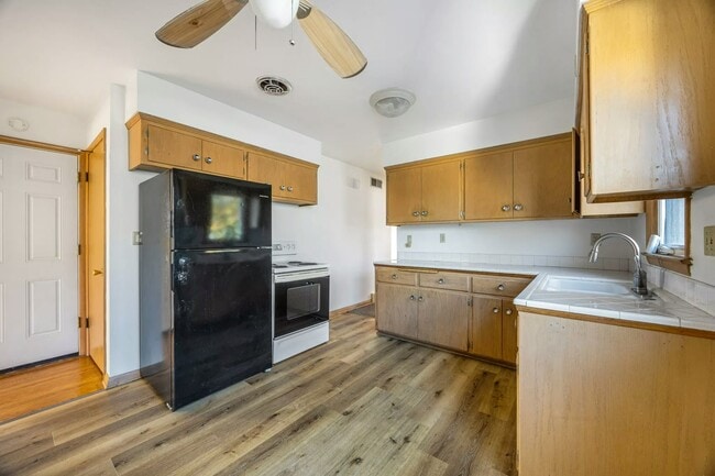 Building Photo - 2137 S 71st St