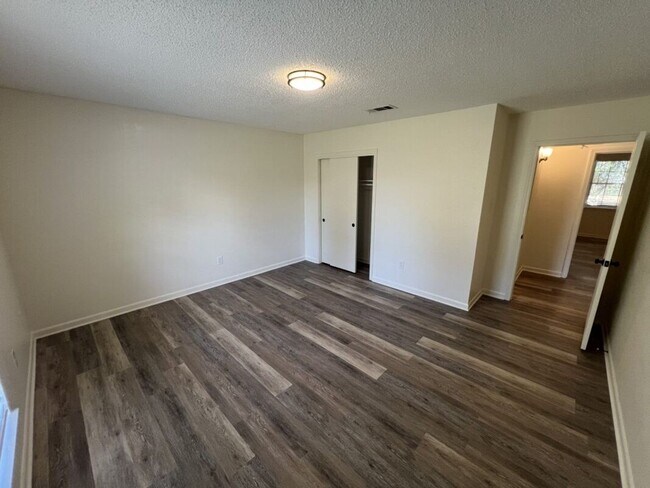 Building Photo - Newly renovated Single-Family Home in Shenandoah Estates Subdivision!