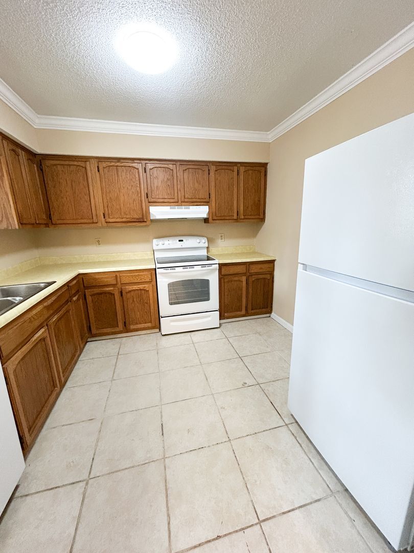 Building Photo - 216 Frink Dr