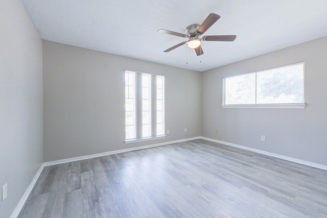 Building Photo - 15902 Timber Valley Dr