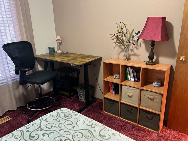 Building Photo - Fully Furnished 2 Bedroom Condo w/ All Uti...