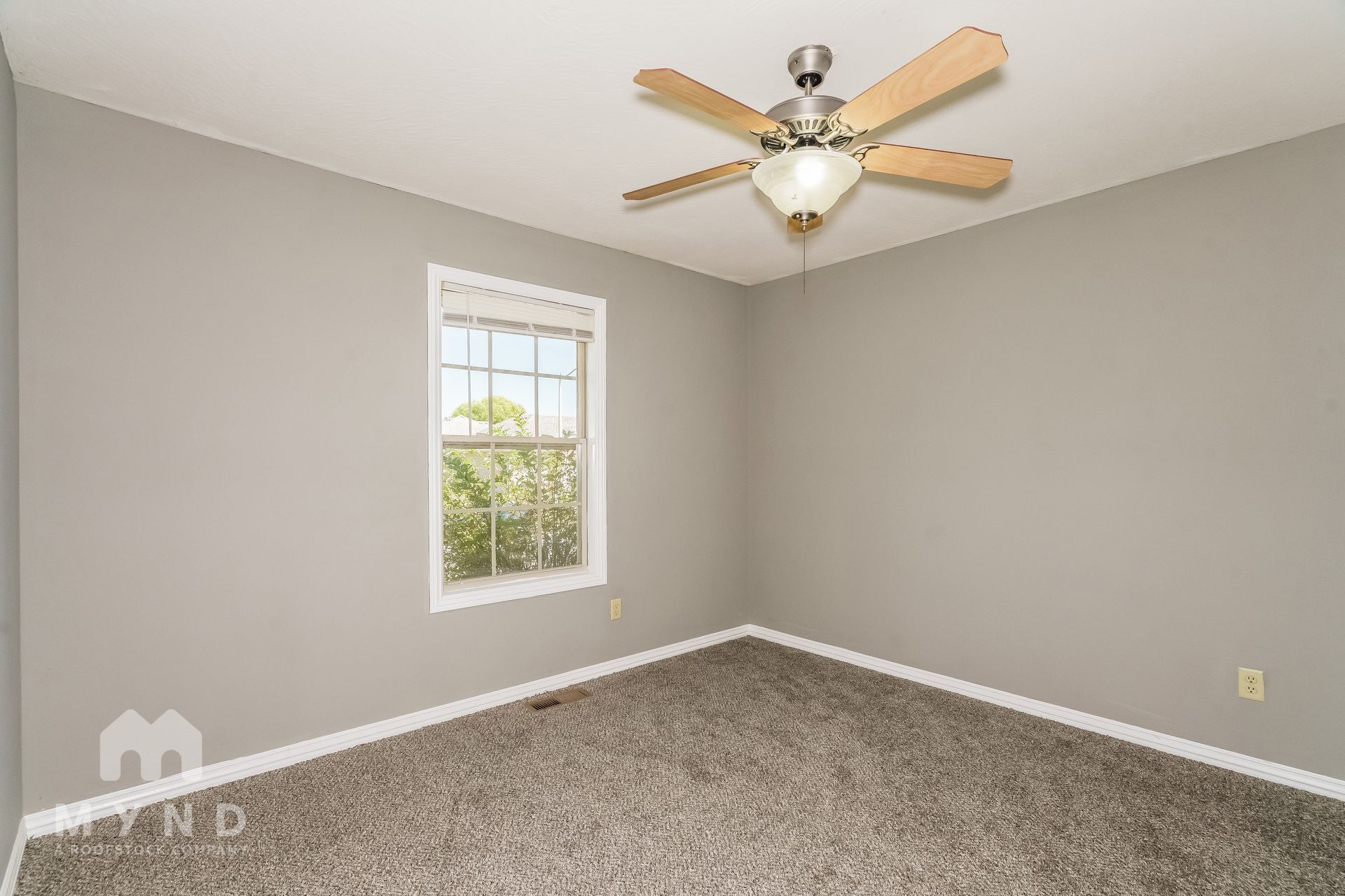 Building Photo - 4674 Oneida Dr