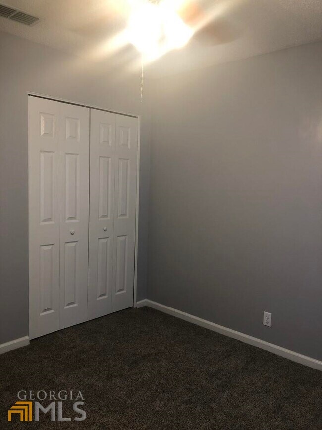 Building Photo - 304 McQueen Cir