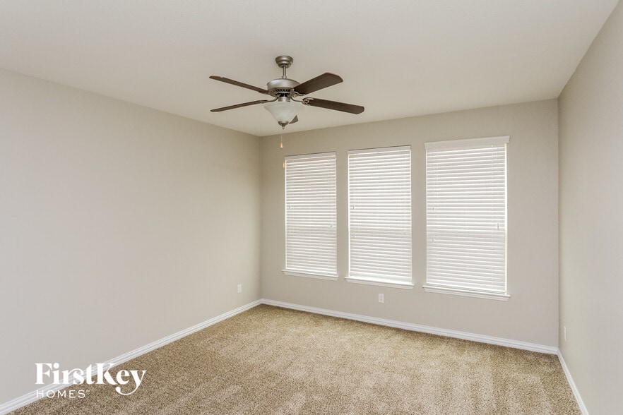 Building Photo - 150 Cameron Dr