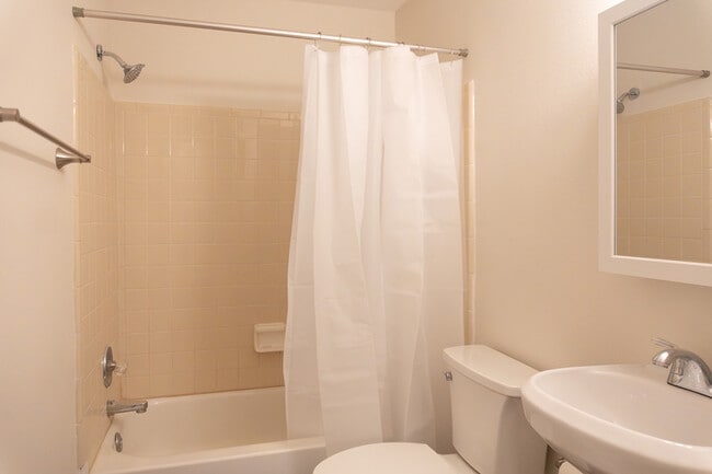 Building Photo - 1321 Burgess Dr