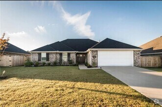 Building Photo - Gorgeous Home with Vaulted Ceilings and La...