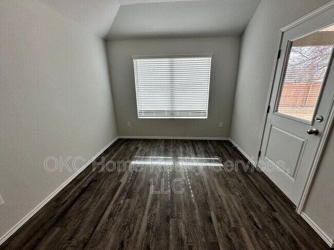 Building Photo - 618 NW 119th St