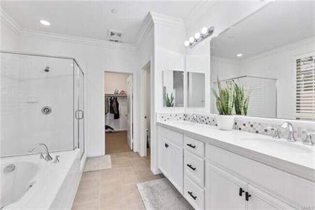 Building Photo - 31650 Sweetwater Cir