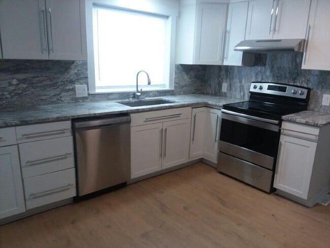 Building Photo - 119 E Wilson St