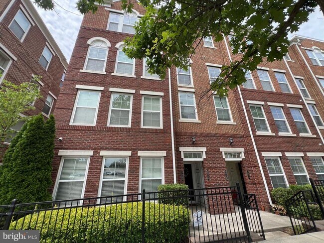 Building Photo - 3048 Rittenhouse Cir