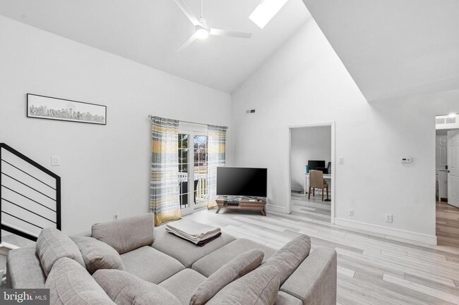 Building Photo - 3904 Fenwick Ln