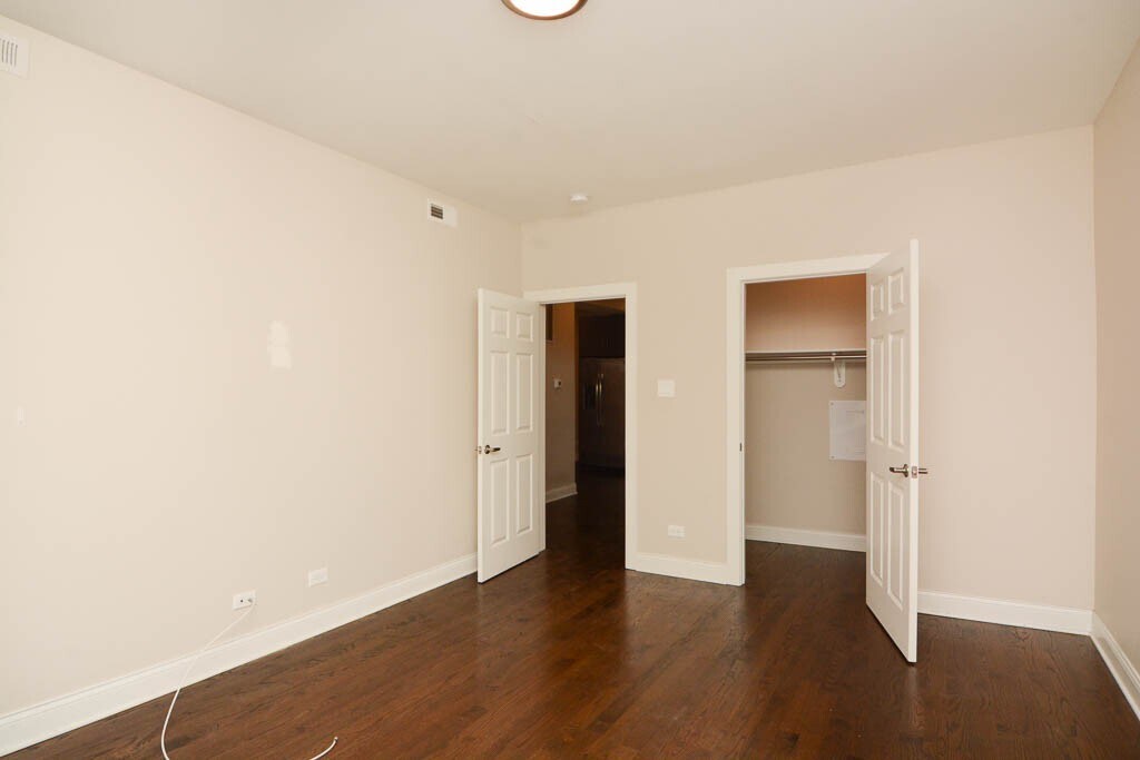 Building Photo - 2228 N Sawyer Ave