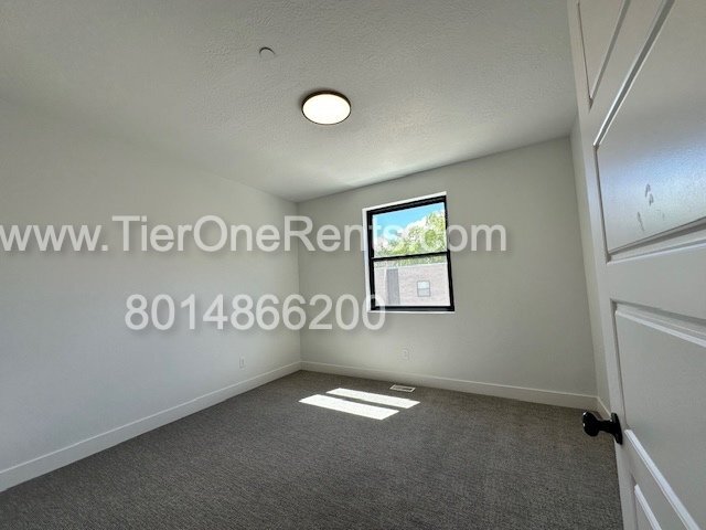 Building Photo - This property offers a NO DEPOSIT option a...