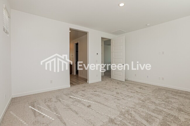 Building Photo - 10135 E Ulysses Ave