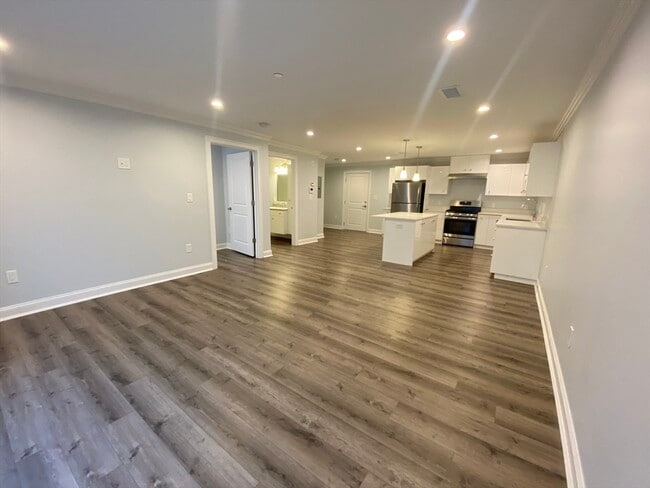 Building Photo - 918 Providence Hwy