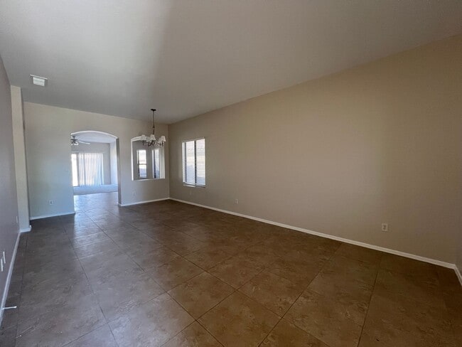 Building Photo - Move in ready near Baseline & Crismon: Vil...