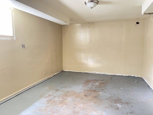 Building Photo - 3909 W 71st St