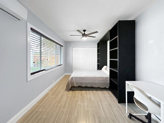 Building Photo - SECTION8 VOUCHER ACCEPTED! Beautiful Seminole Home with Large, Fully Fenced Backyard! | 3beds/1.5...