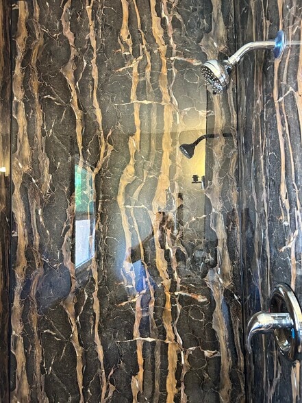 Building Photo - 711 15th Ave NW