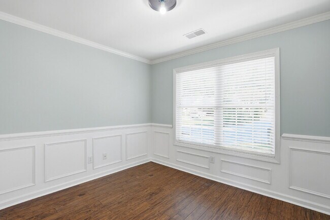 Building Photo - Bright and Airy Three Bedroom Home in Lake Linden! *MOVE IN SPECIAL AVAILABLE*