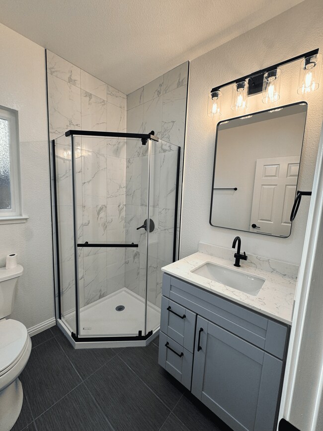 Building Photo - 1053 Brommer St