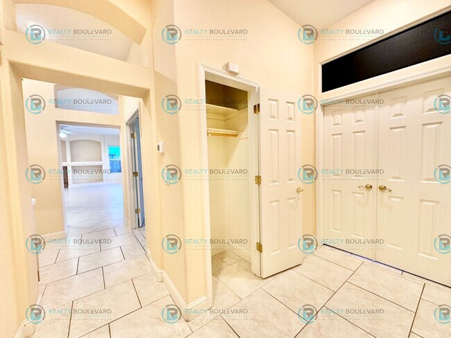 Building Photo - Beautiful 3 Bedroom, 2Bath, 3 Car Garage home in South Reno With Large Back Yard and Hot Tub!