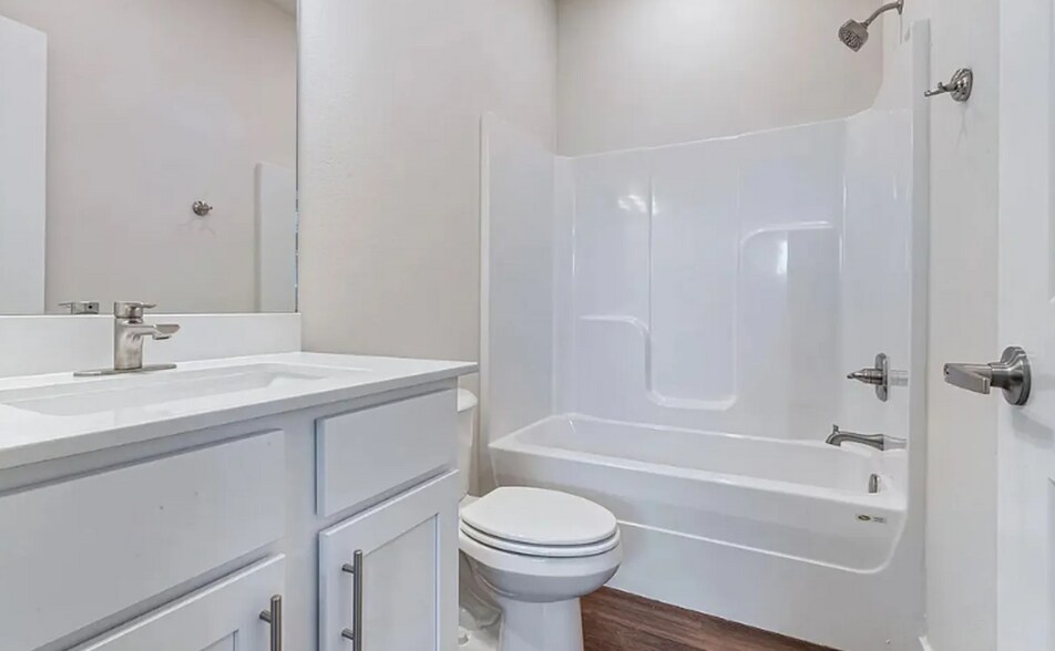 Building Photo - 619 Whitham Ave