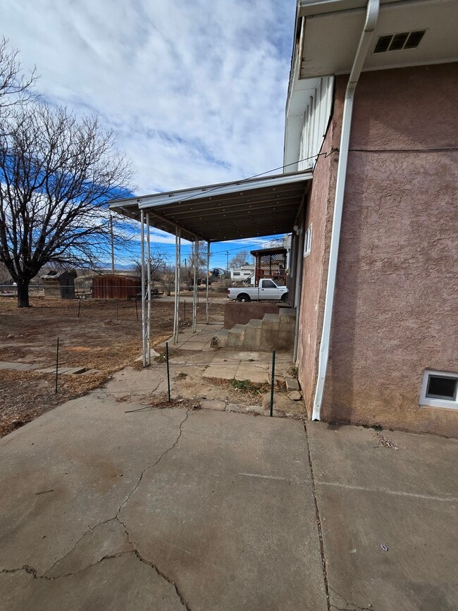 Building Photo - 1320 E Ash St