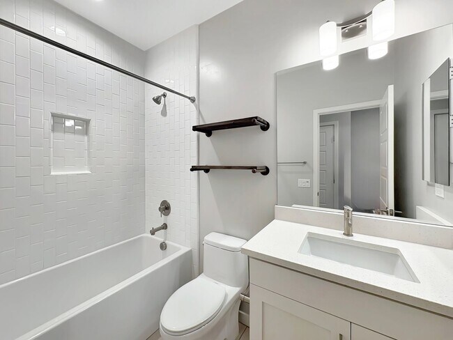Building Photo - Spacious San Elijo Hills Home with 2-car G...