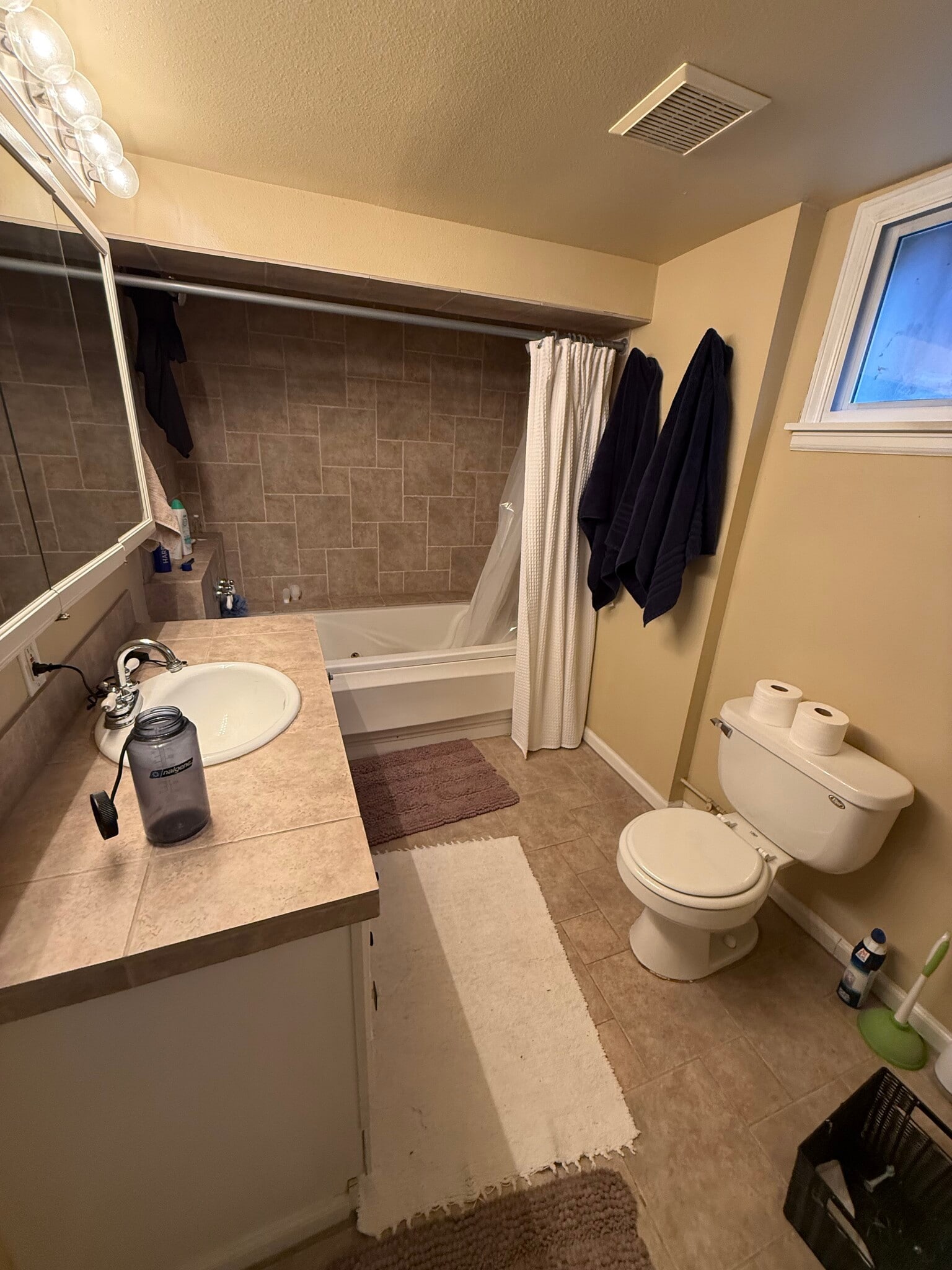 Building Photo - 1420 E 5th Ave