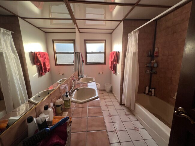 Building Photo - 1618 Glendon Ave